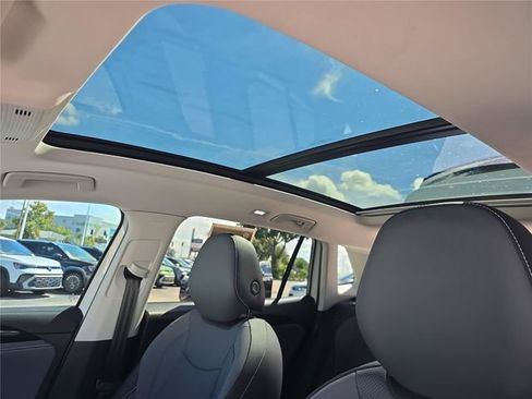 Used 2026 Volkswagen Tiguan SE FWD image 24