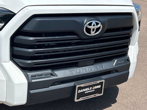 Used 2022 Toyota Tundra SR5 w/ SR5 Convenience Package AWD/4WD image 19