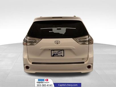 Used 2016 Toyota Sienna SE