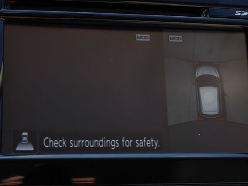 Used 2018 Nissan Rogue Sport SL AWD/4WD image 38