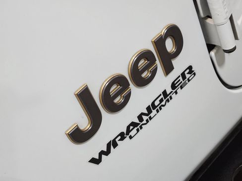 Used 2021 Jeep Wrangler Unlimited Rubicon w/ Dual Top Group AWD/4WD image 25