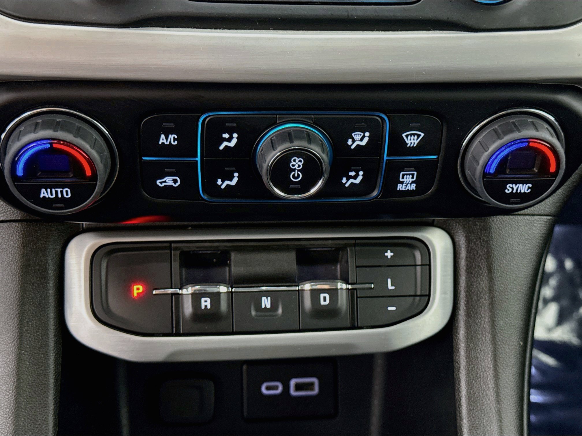Used 2023 GMC Acadia SLE FWD image 18