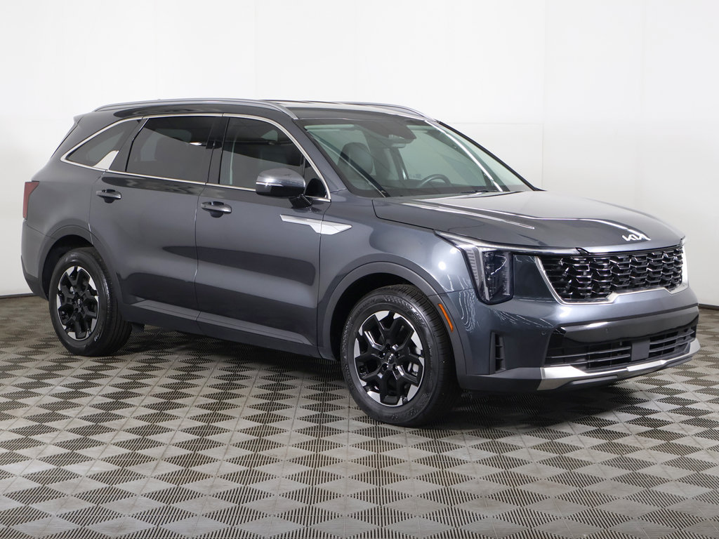 Used 2024 Kia Sorento S w/ Panoramic Sunroof Package FWD image 2
