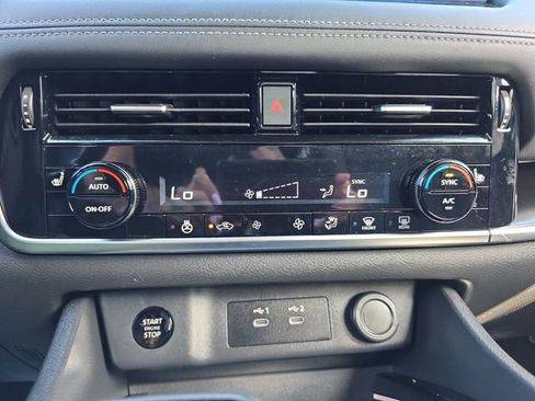 Used 2025 Nissan Rogue SL FWD image 32