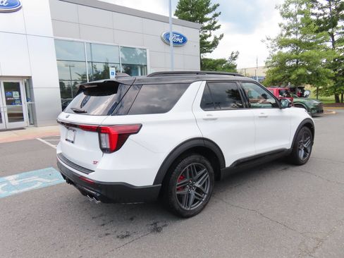 Used 2025 Ford Explorer ST AWD/4WD image 5