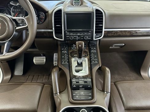 Used 2015 Porsche Cayenne Turbo w/ Premium Plus Package AWD/4WD image 19
