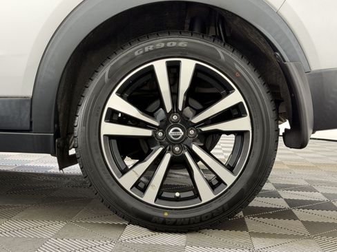 Used 2020 Nissan Kicks SV FWD image 11