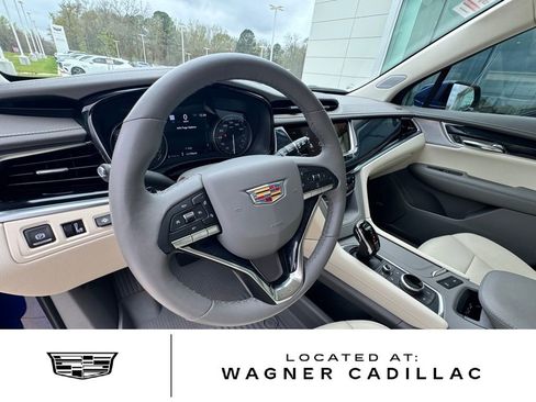 Used 2024 Cadillac XT6 Premium Luxury w/ Technology Package image 12