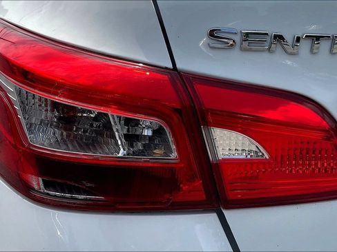 Used 2019 Nissan Sentra SV FWD image 22