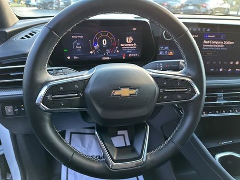 Used 2025 Chevrolet Traverse LT image 31