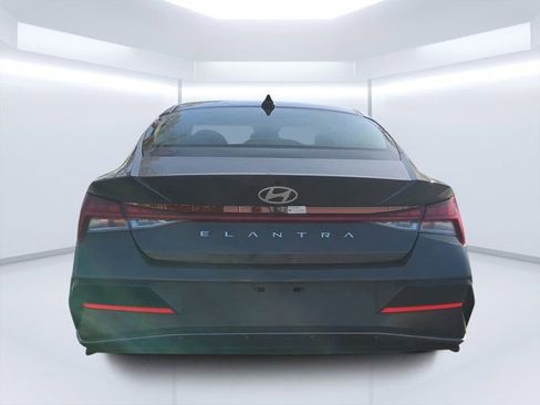 Used 2024 Hyundai Elantra SEL w/ Convenience Package image 4