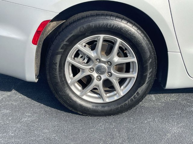 Used 2024 Chrysler Pacifica Touring-L FWD image 8