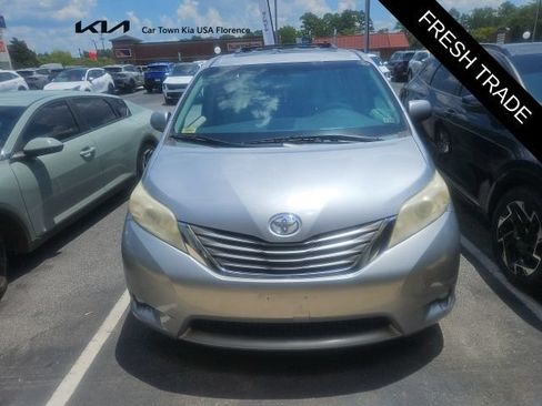 Used 2013 Toyota Sienna XLE FWD image 8