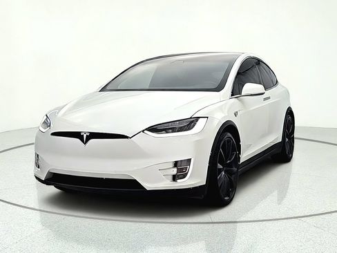 Used 2017 Tesla Model X 75D AWD/4WD image 2