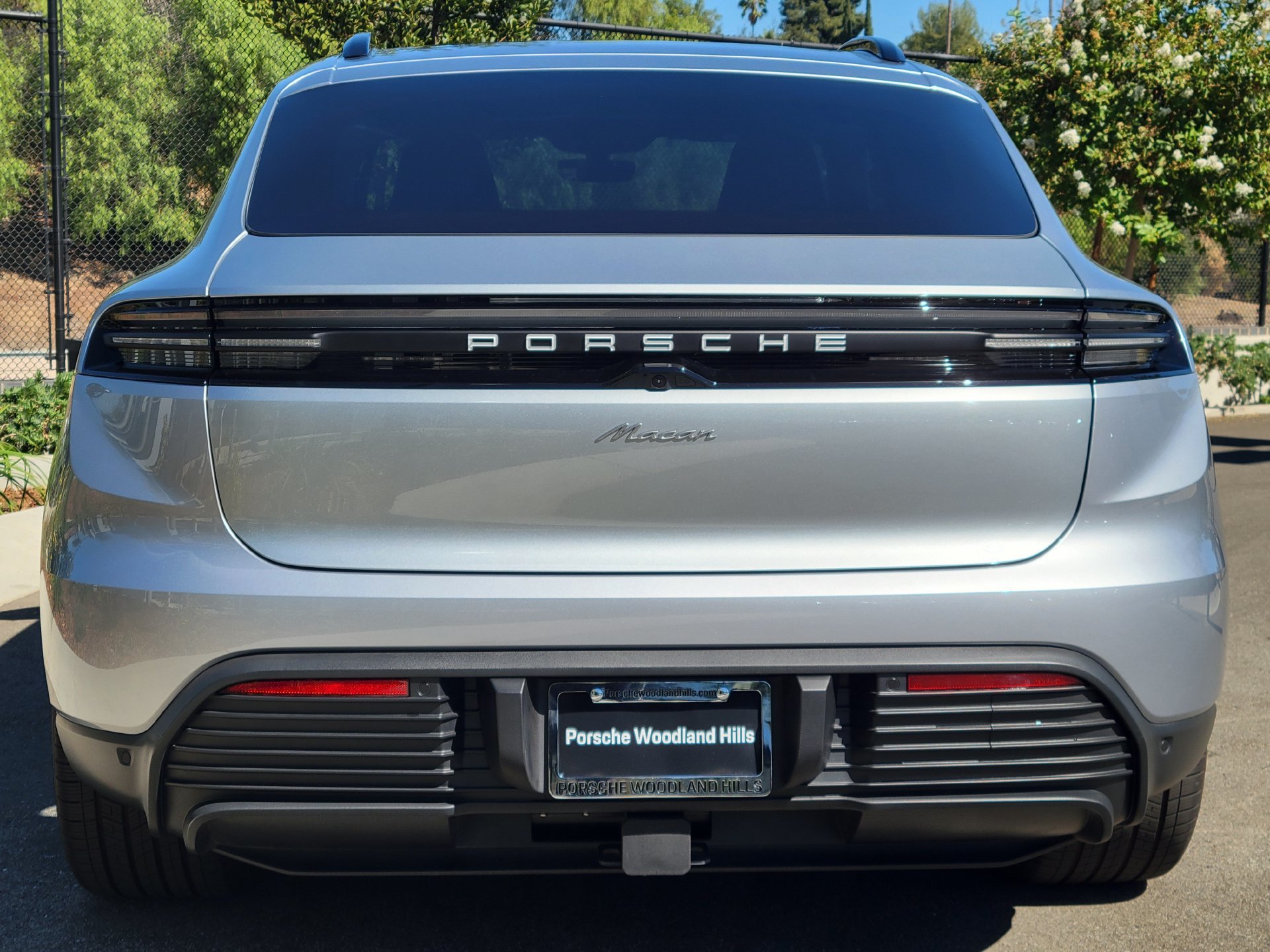 Used 2025 Porsche Macan Electric RWD image 6