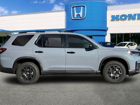 New 2026 Honda Pilot TrailSport image 7