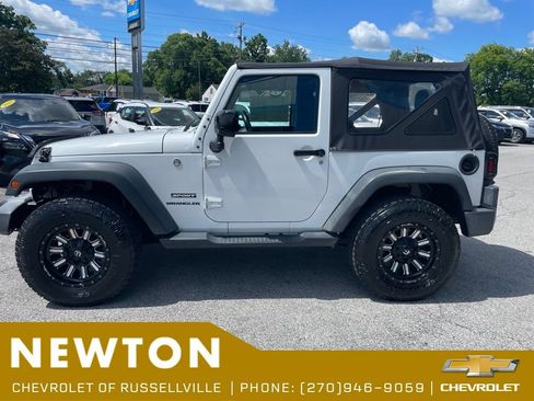 Used 2016 Jeep Wrangler Sport w/ Connectivity Group AWD/4WD image 27