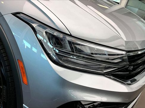 Used 2023 Volkswagen Tiguan SE R-Line image 26