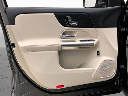 Certified 2025 Mercedes-Benz GLA 250 4MATIC image 25