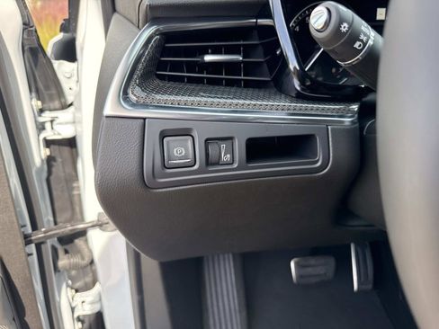 New 2025 Cadillac XT5 Sportv image 33