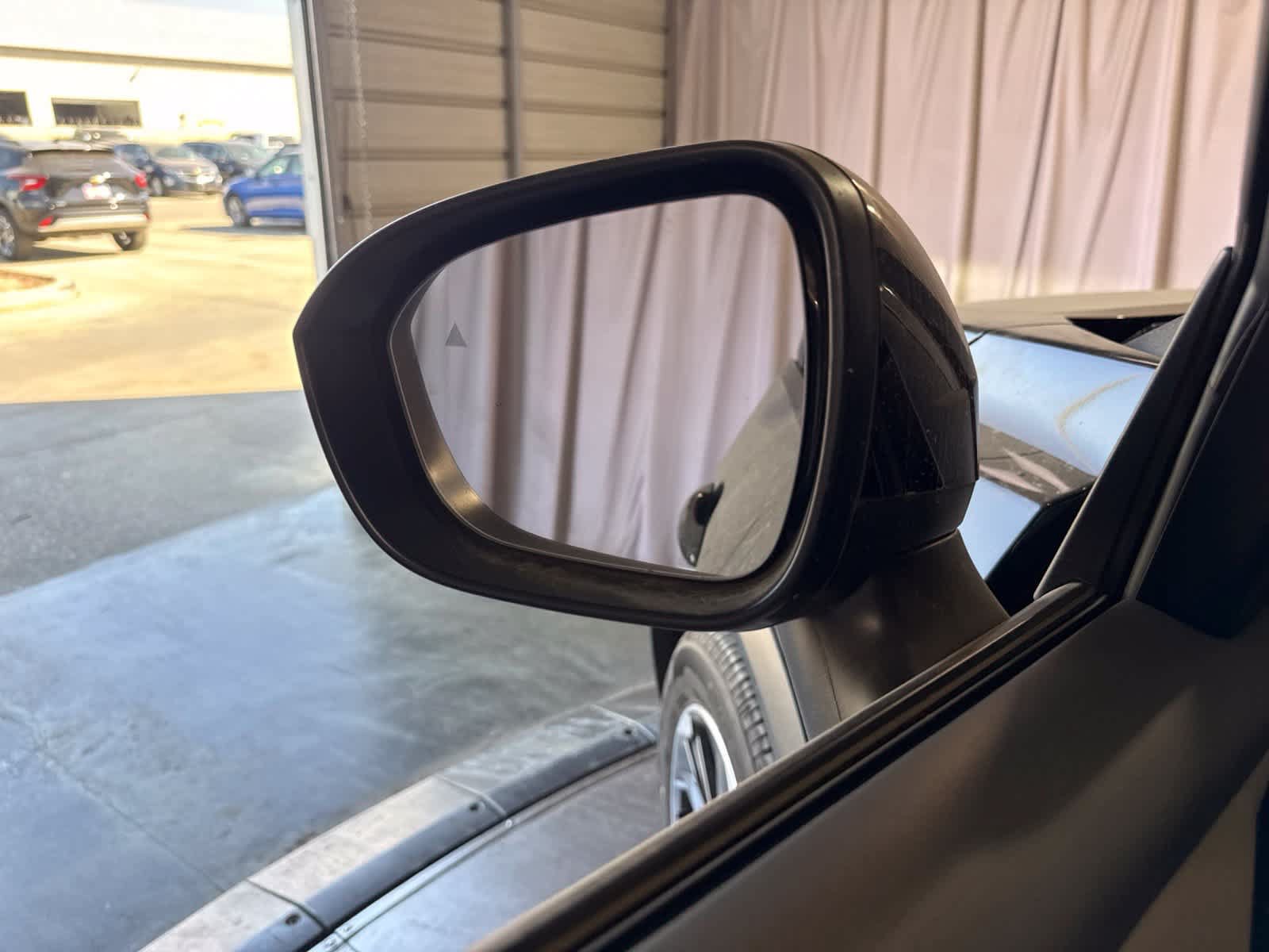 Used 2025 Nissan Rogue SV AWD/4WD image 18