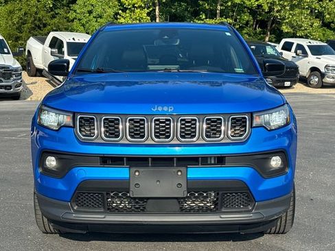 Used 2024 Jeep Compass Latitude AWD/4WD image 11