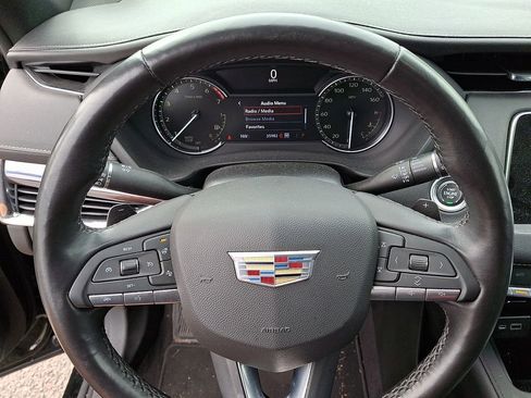 Used 2023 Cadillac XT4 Luxury w/ Cold Weather Package AWD/4WD image 18