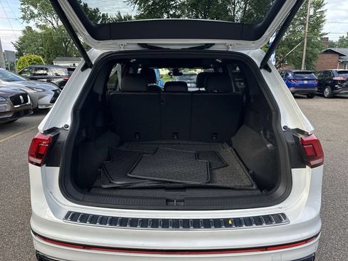 Used 2024 Volkswagen Tiguan SE R-Line AWD/4WD image 22