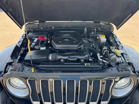 Used 2020 Jeep Wrangler Unlimited Sahara AWD/4WD image 24