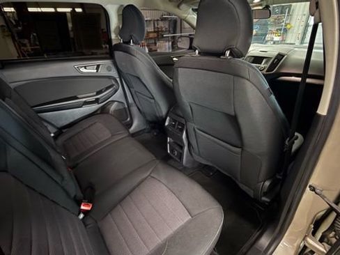 Used 2017 Ford Edge SE image 22