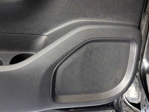 Used 2019 Nissan Titan SV w/ SV Convenience Package image 14