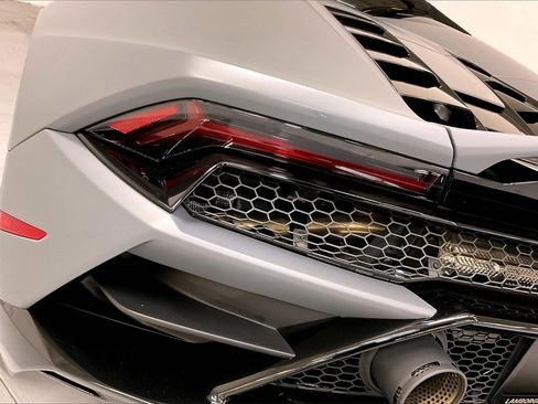 Used 2022 Lamborghini Huracan EVO image 30