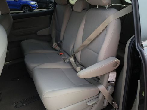 Used 2020 Kia Sedona LX image 21