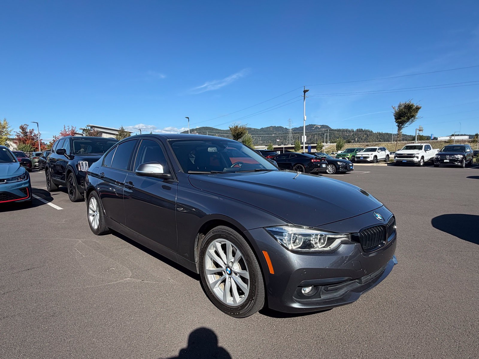 Used 2018 BMW 320i Sedan RWD image 7