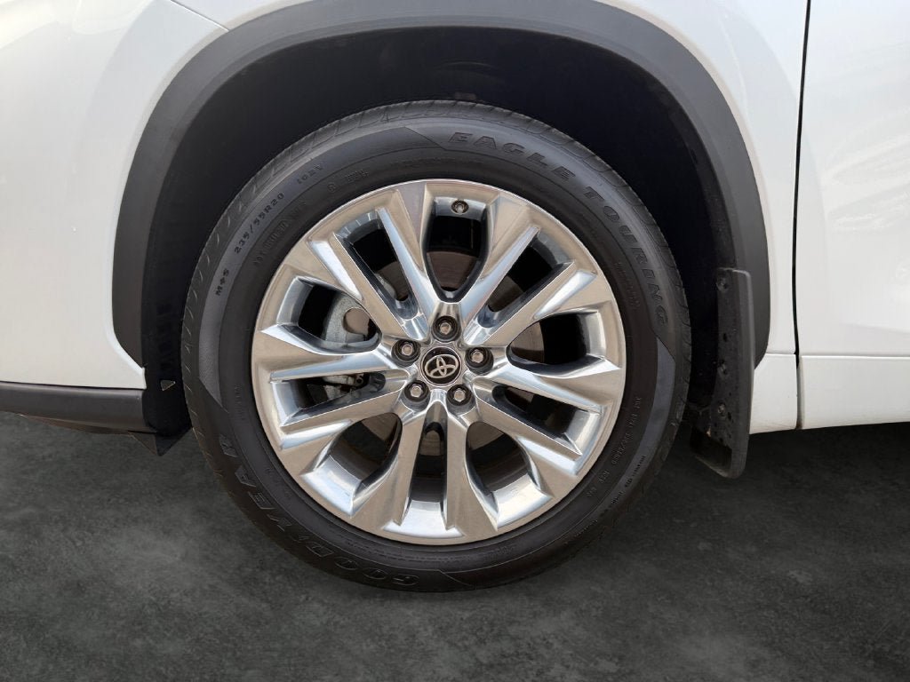 Used 2024 Toyota Highlander Limited AWD/4WD image 4