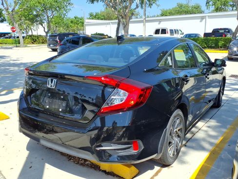 Used 2018 Honda Civic EX image 8