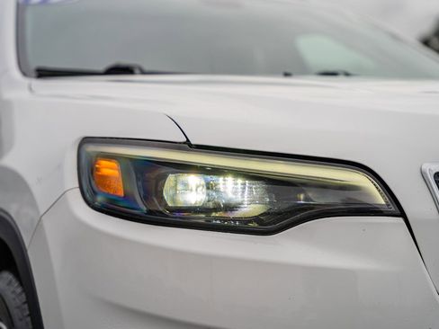 Used 2019 Jeep Cherokee Limited image 10