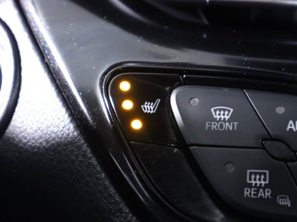 Used 2018 Toyota C-HR XLE FWD image 24