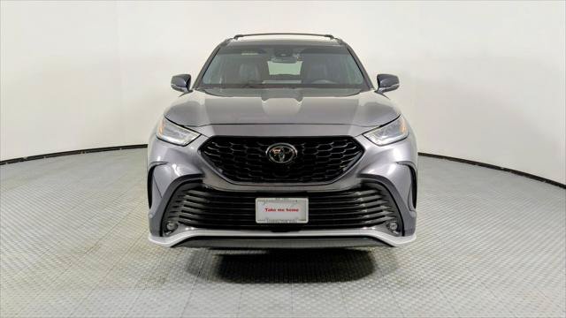 Used 2024 Toyota Highlander XSE FWD image 11