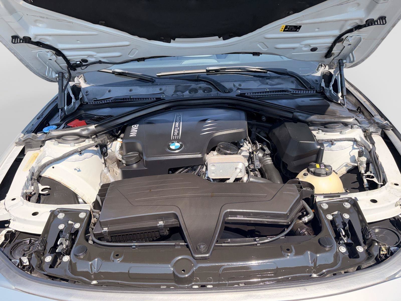 Used 2017 BMW 320i Sedan RWD image 19