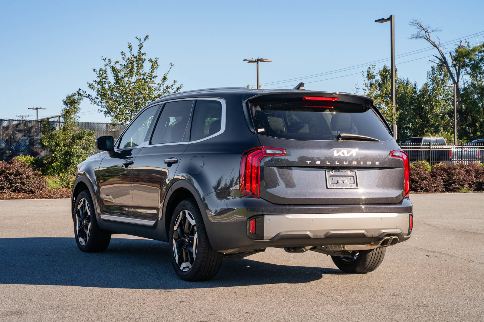 Used 2025 Kia Telluride S FWD image 7