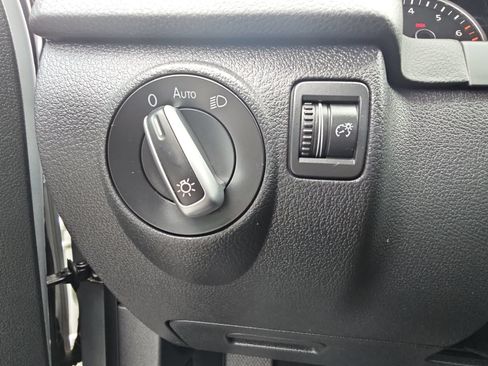 Used 2016 Volkswagen Tiguan S FWD image 24