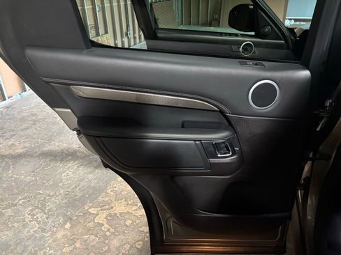 Used 2017 Land Rover Discovery HSE Luxury image 15