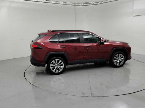 Used 2022 Toyota RAV4 XLE Premium FWD image 11