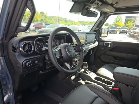 New 2025 Jeep Gladiator Sport w/ Premium Package image 17