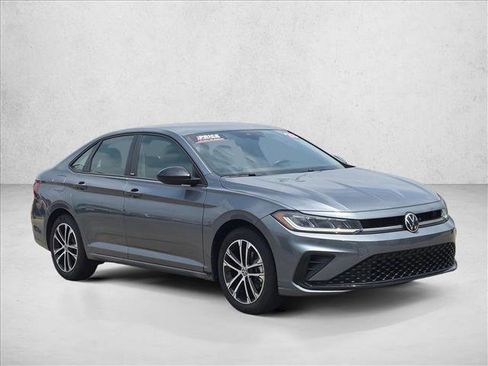 Used 2025 Volkswagen Jetta Sport FWD image 3