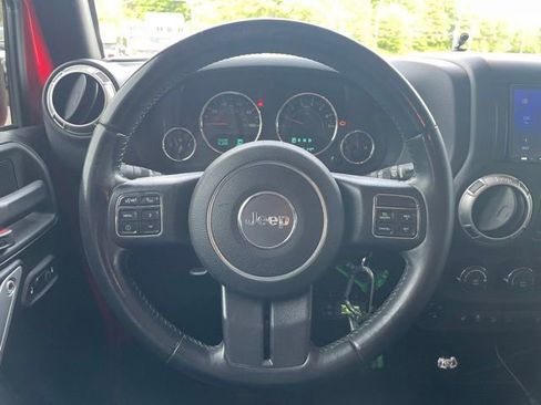 Used 2017 Jeep Wrangler Unlimited Sahara w/ Connectivity Group AWD/4WD image 7