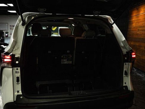 Used 2025 Toyota Sienna LE image 7