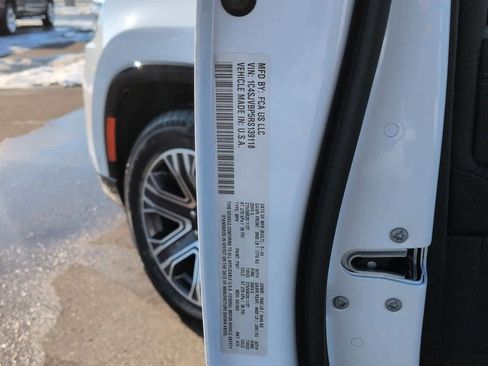 Used 2024 Jeep Wagoneer Series II w/ Flexible Seating Group image 36