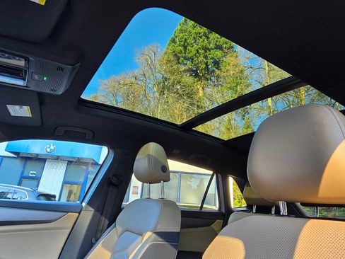 Used 2024 Volkswagen Atlas Cross Sport SE image 22